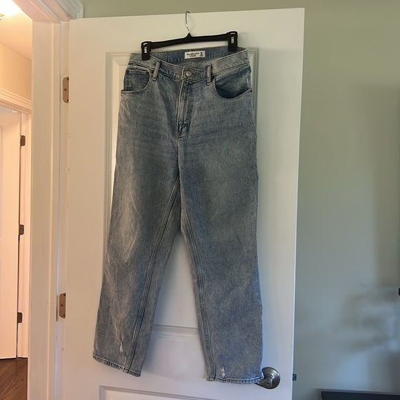 Abercrombie 90s Straight Ultra High Rise Jean - Picture 2 of 4